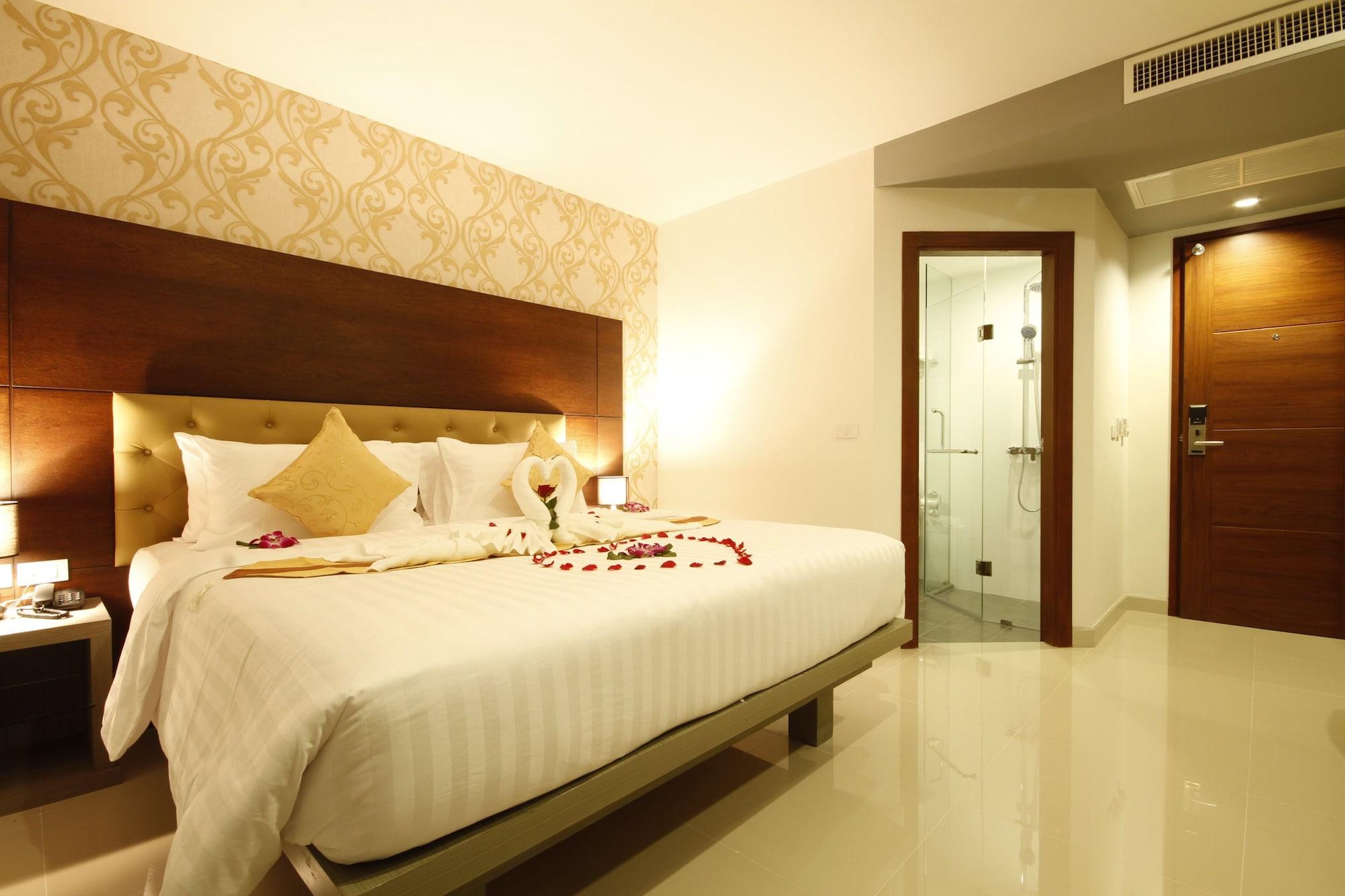 Patong Hemingways Silk Hotel מראה חיצוני תמונה