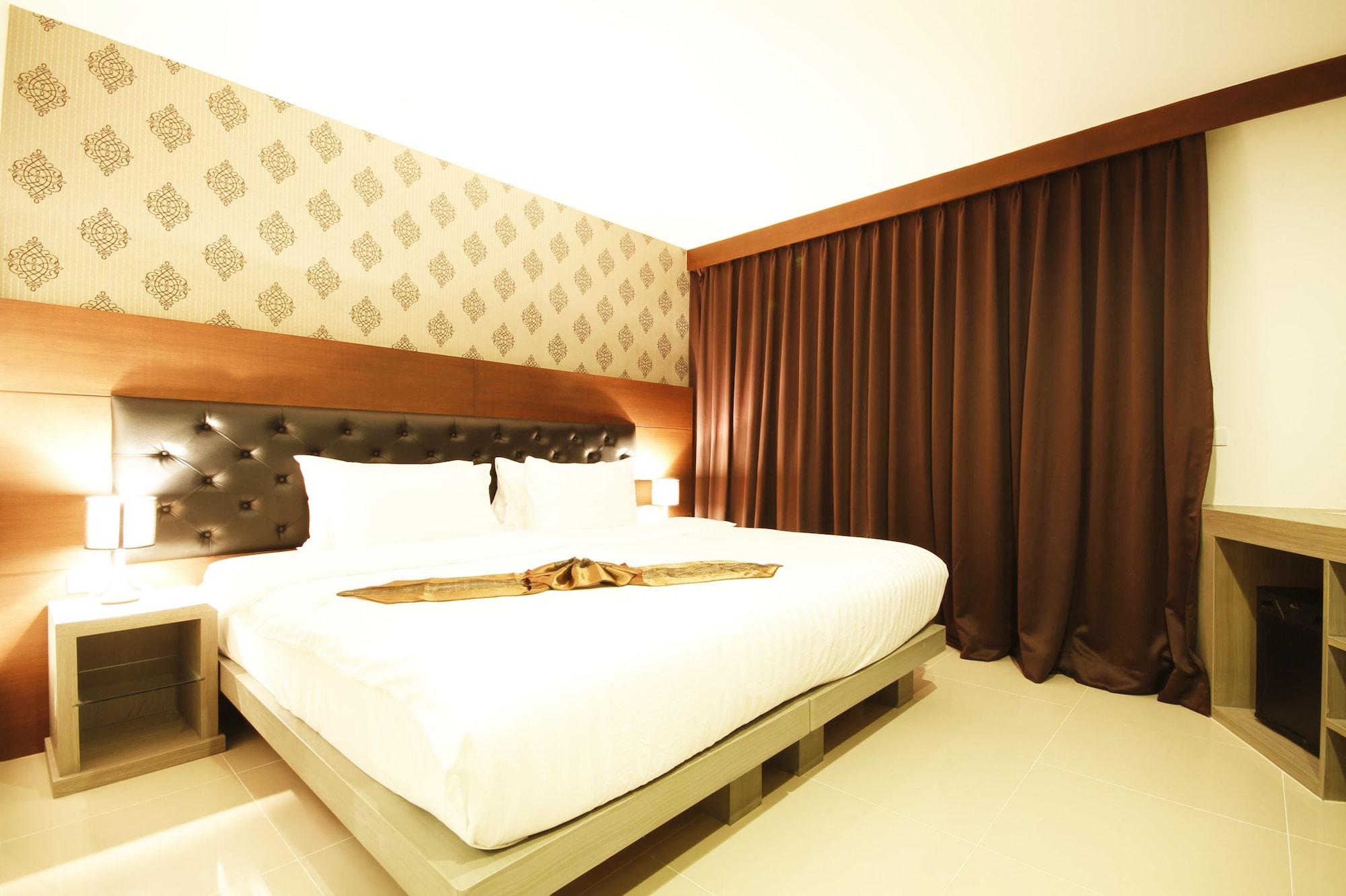 Patong Hemingways Silk Hotel מראה חיצוני תמונה