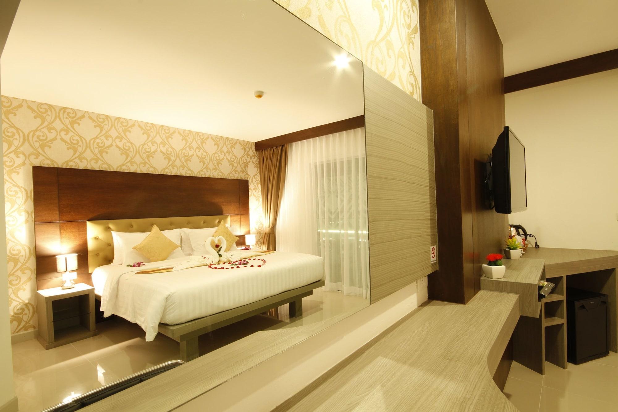 Patong Hemingways Silk Hotel מראה חיצוני תמונה