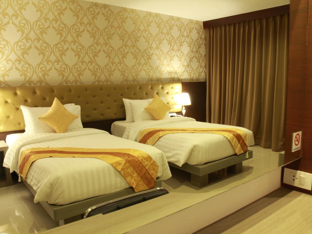 Patong Hemingways Silk Hotel מראה חיצוני תמונה