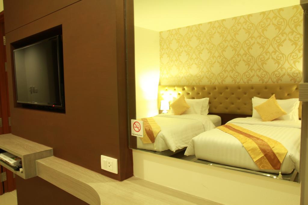 Patong Hemingways Silk Hotel מראה חיצוני תמונה