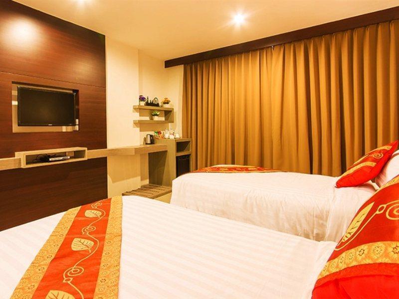 Patong Hemingways Silk Hotel מראה חיצוני תמונה