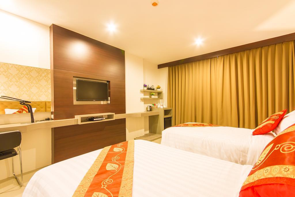 Patong Hemingways Silk Hotel חדר תמונה