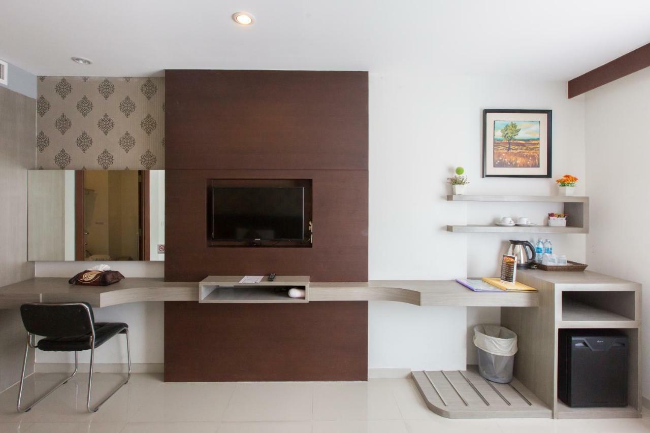 Patong Hemingways Silk Hotel מראה חיצוני תמונה
