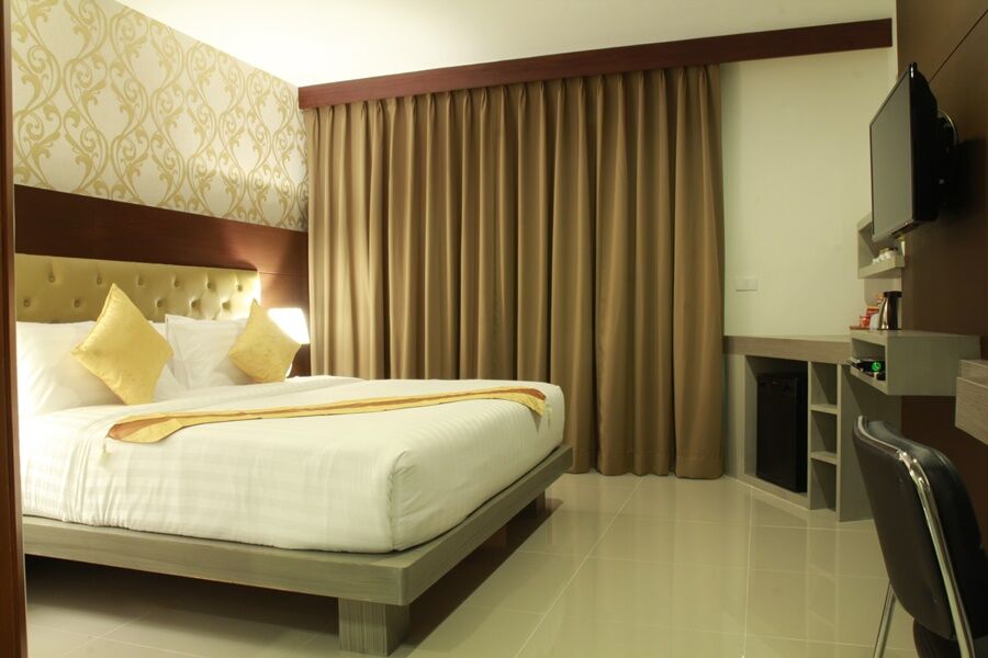 Patong Hemingways Silk Hotel מראה חיצוני תמונה